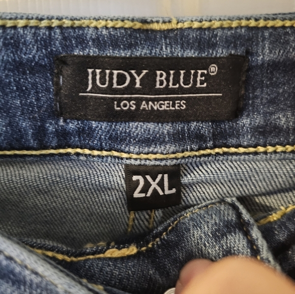 Judy Blue Distressed Demin Jean Shorts Size 2xl - Picture 2 of 4
